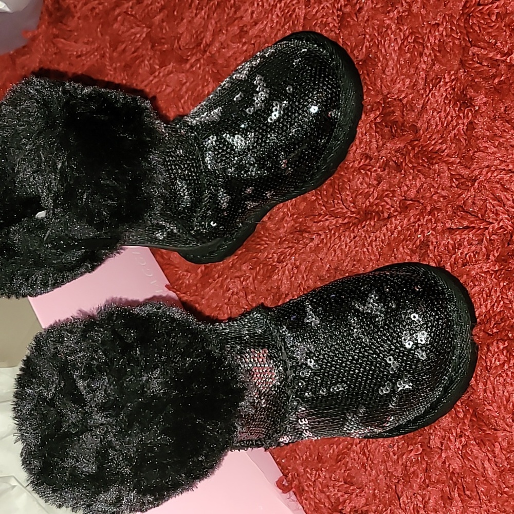 Boots - Picture 3 of 3
